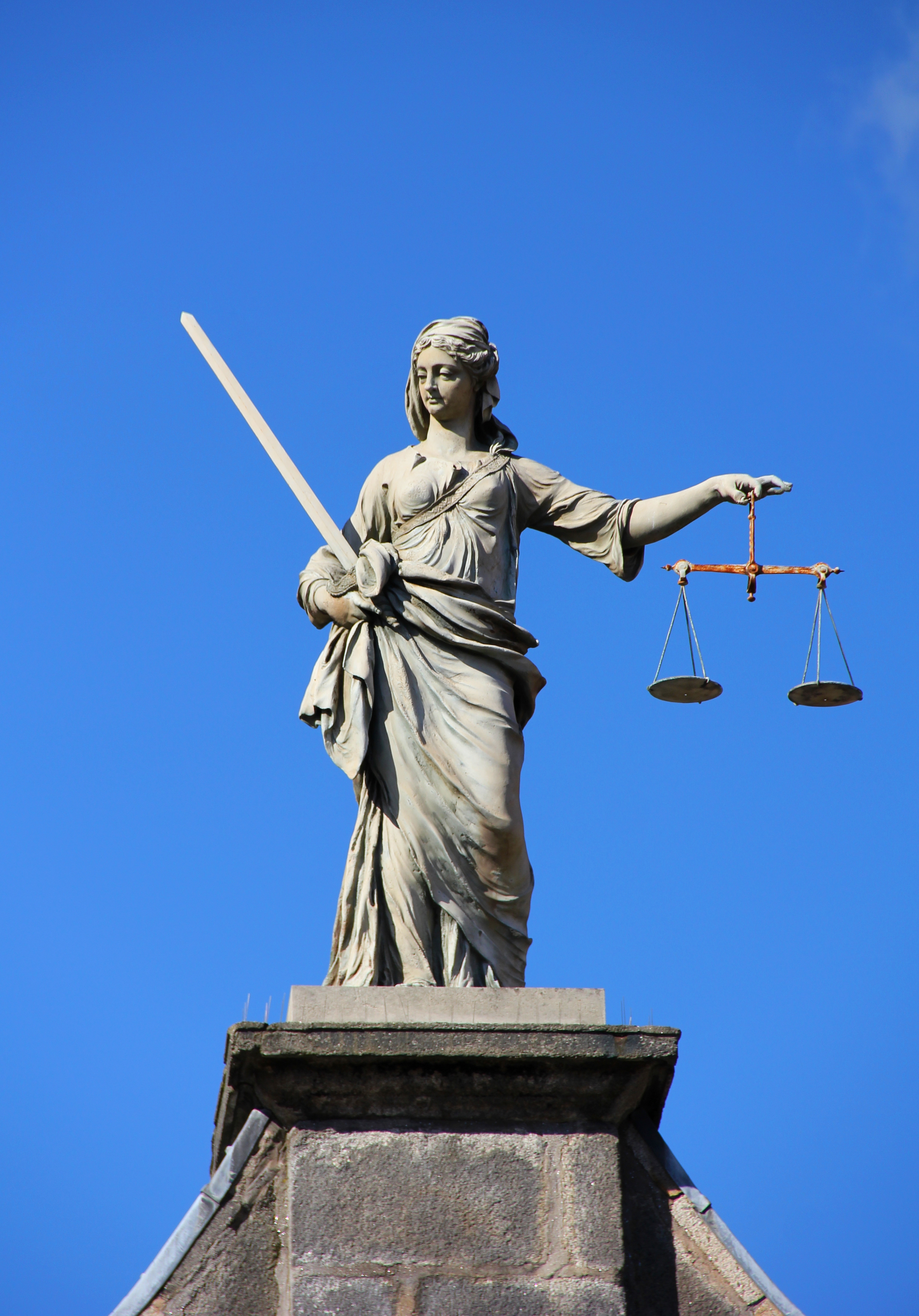 La justice. Скульптура Фемиды. Статуя справедливости. Статуя правосудия. Богиня правосудия.