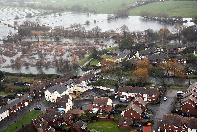 A_Flooded_Town_in_Oxfordshire_MOD_45158455
