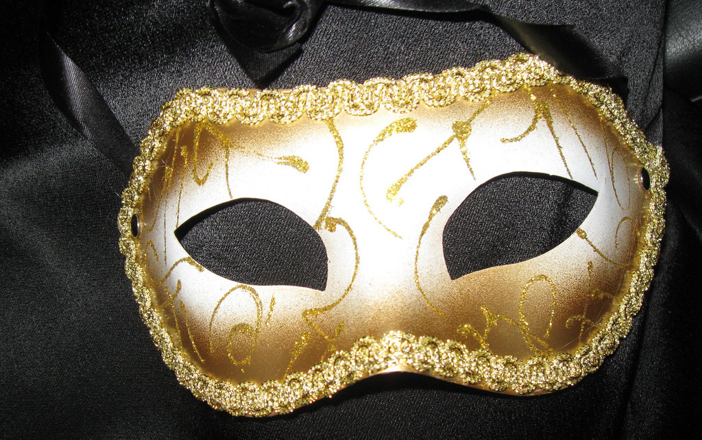 A golden mask, by 'poropitia outside the box' on flickr