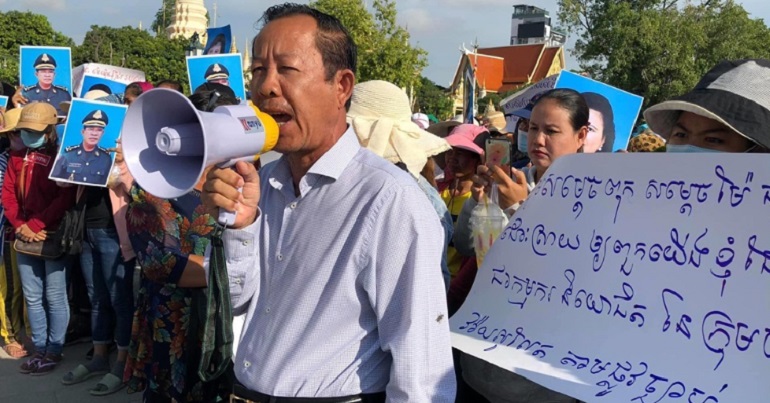 Rong Chhun speaking at a demonstration