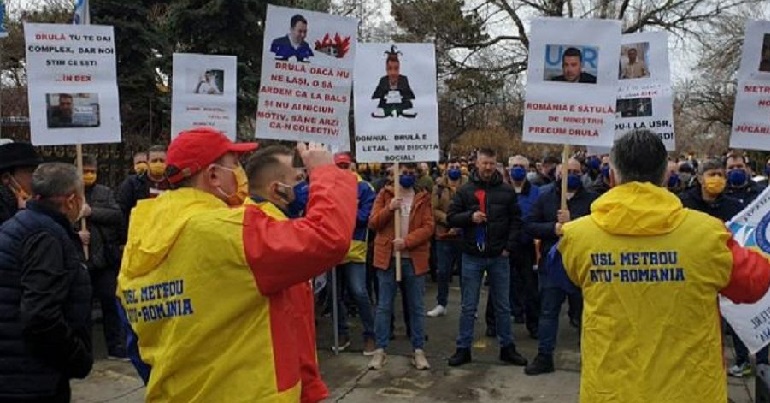 Romanian workers on a picket organised by the USLM union